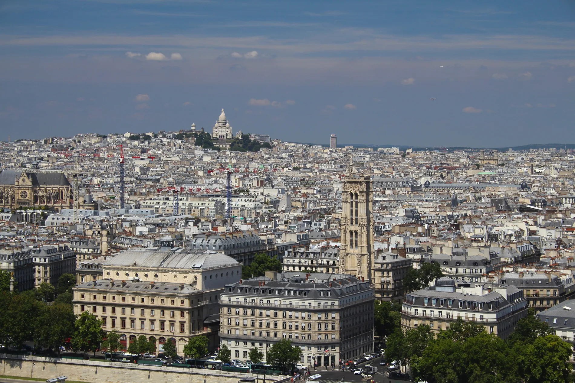 Montmartre, Paris — Romance in Paris