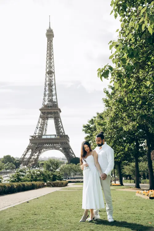 Couple photoshoot in Paris — Romance in Paris