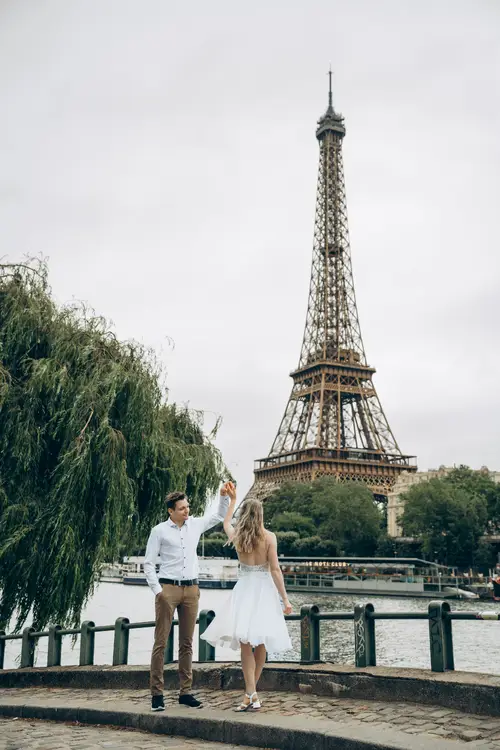 Couple photoshoot in Paris — Romance in Paris