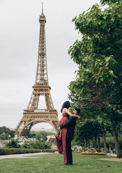 Couple photoshoot in Paris — Romance in Paris