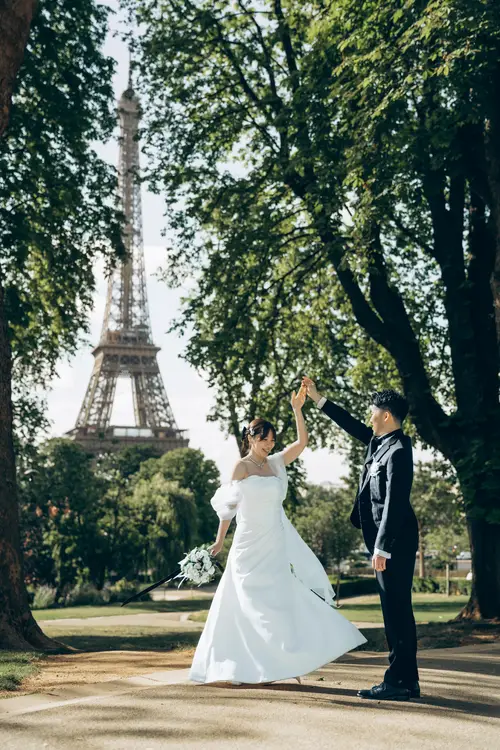 Couple photoshoot in Paris — Romance in Paris