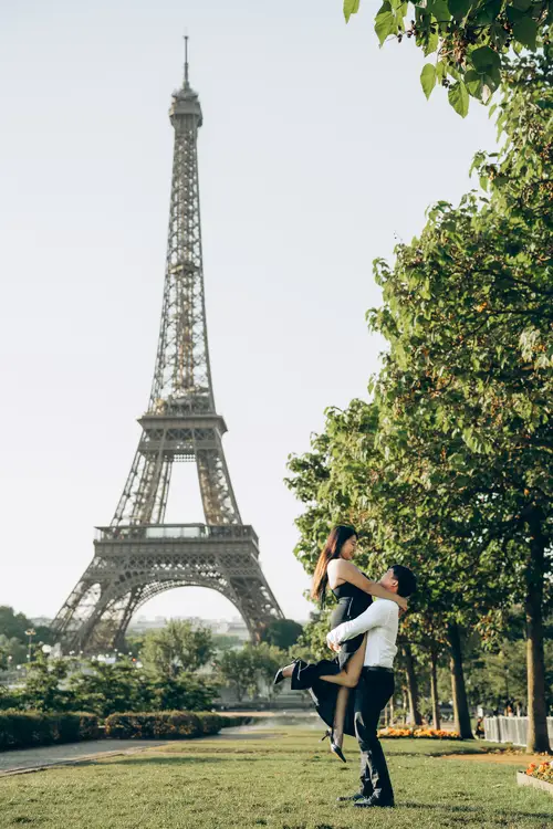 Couple photoshoot in Paris — Romance in Paris
